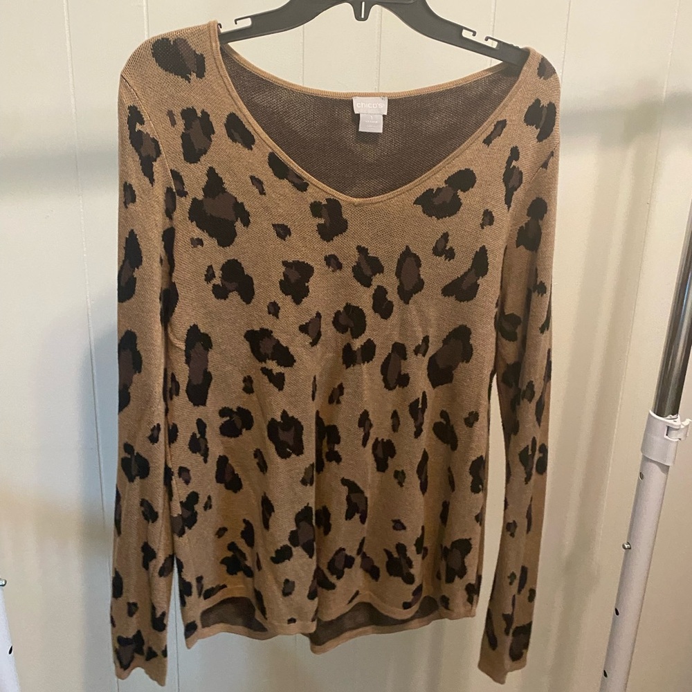 Chicos Size 1 (women’s medium) long sleeve cheetah print light weight sweater